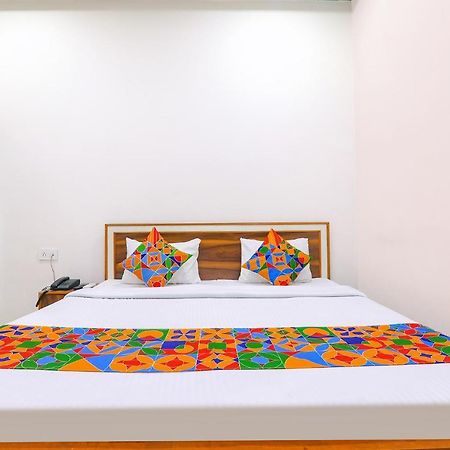 Capital O 64299 Hotel Suncity Juhi Bari Екстер'єр фото