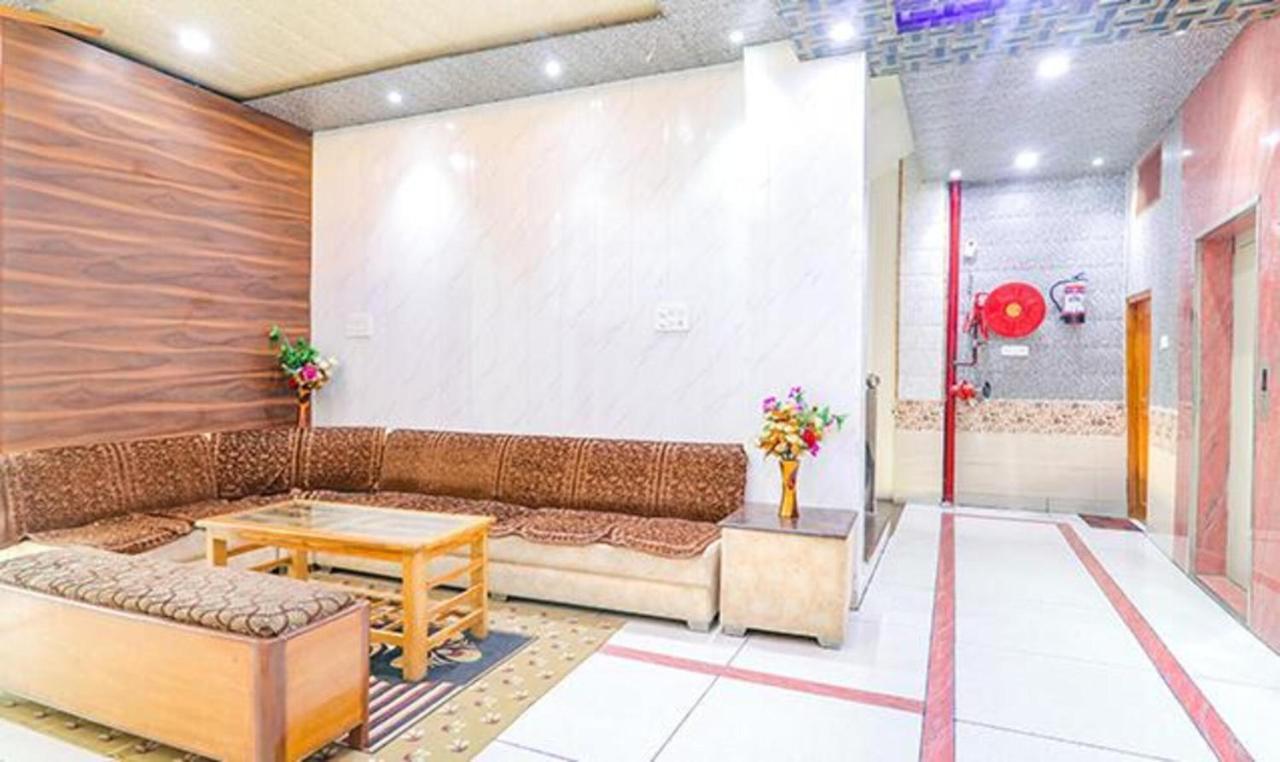 Capital O 64299 Hotel Suncity Juhi Bari Екстер'єр фото