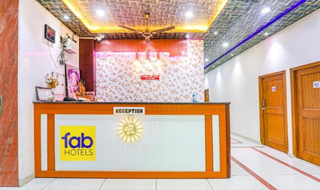 Capital O 64299 Hotel Suncity Juhi Bari Екстер'єр фото