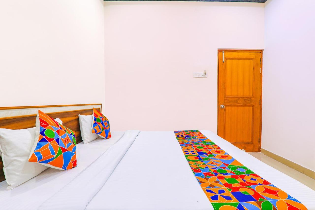 Capital O 64299 Hotel Suncity Juhi Bari Екстер'єр фото
