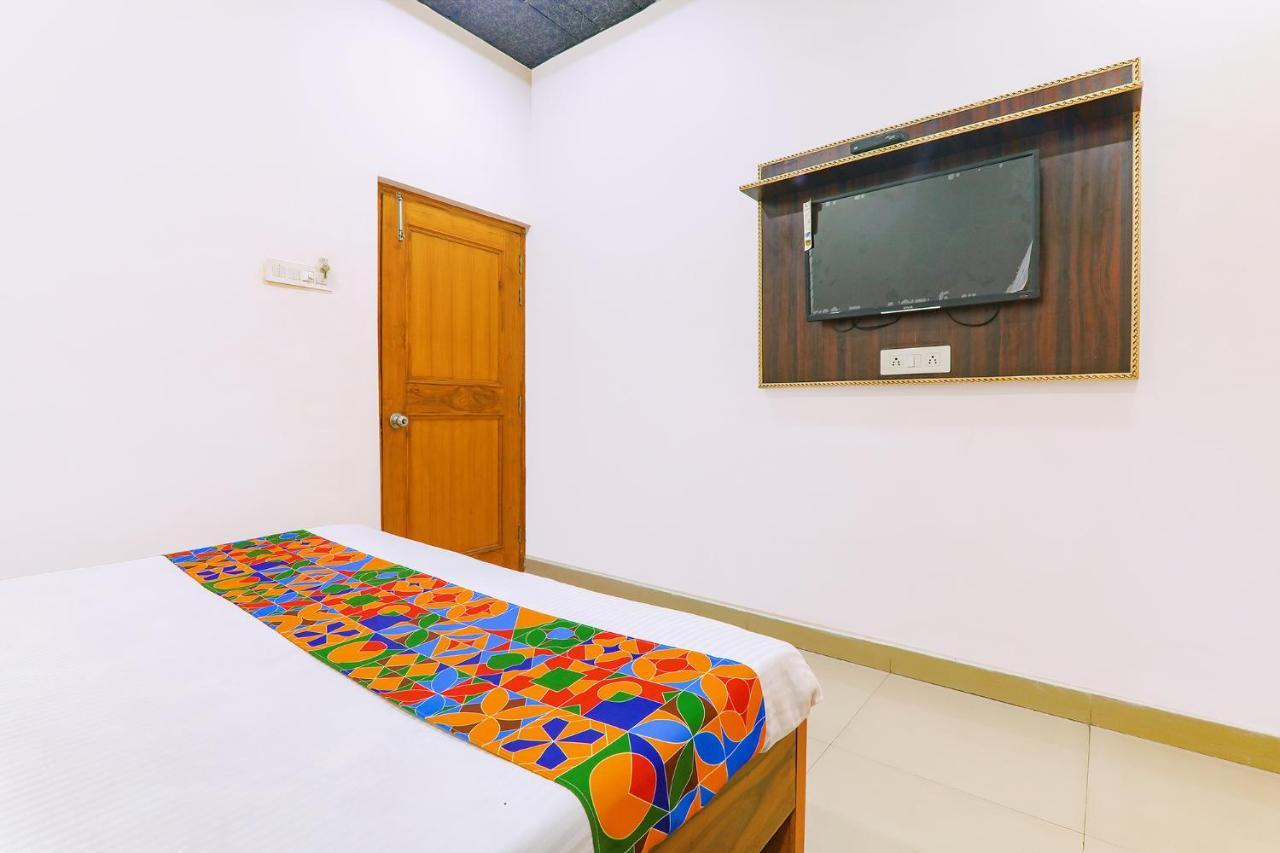 Capital O 64299 Hotel Suncity Juhi Bari Екстер'єр фото